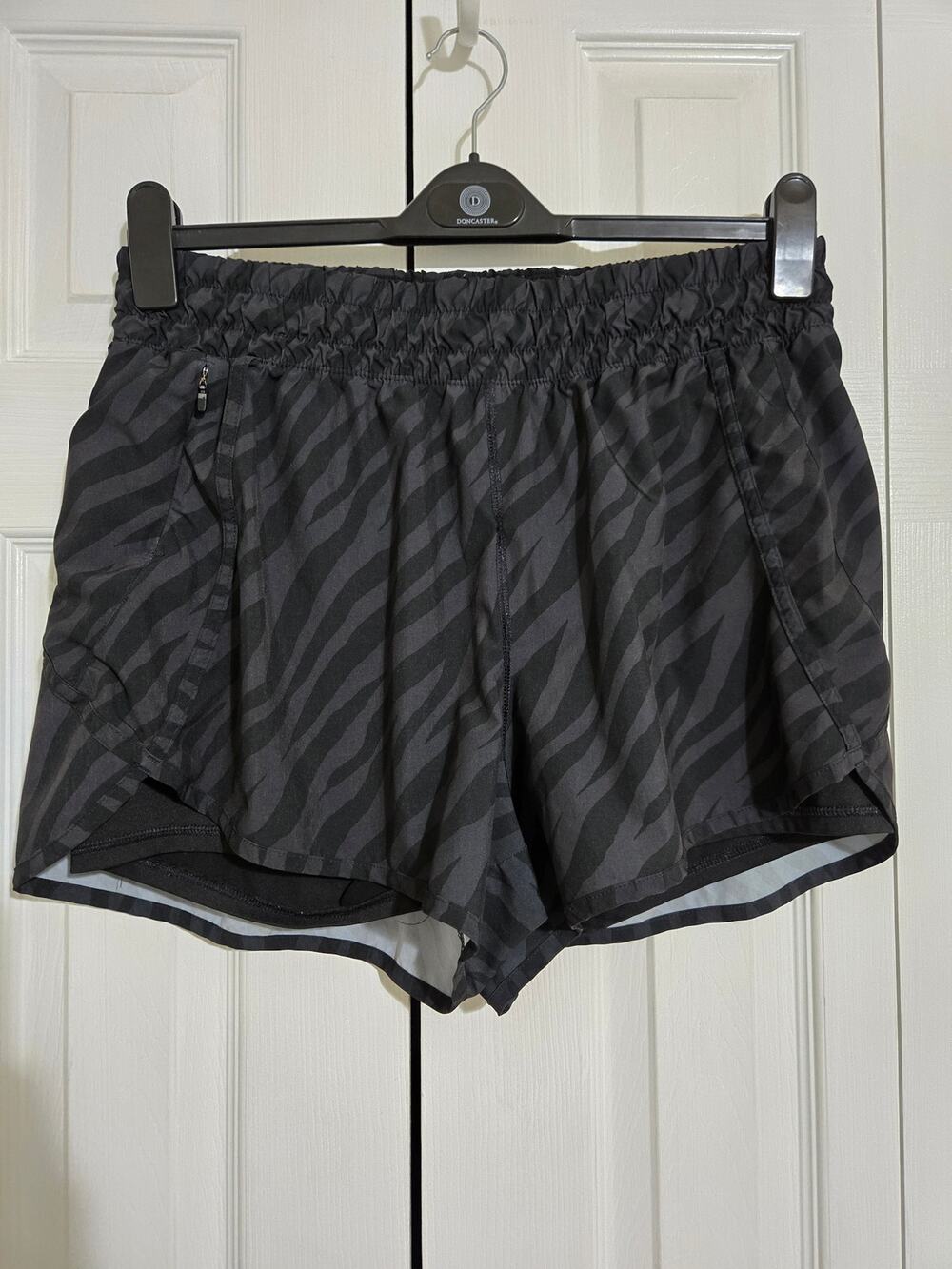 Avia xl (16-18) women's black zebra strip athletic shorts